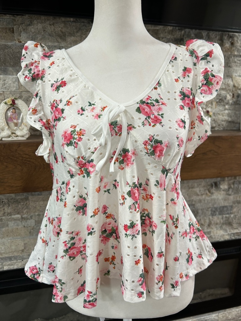 Floral Eyelet Peplum Top - White with Pink Roses NEW size medium